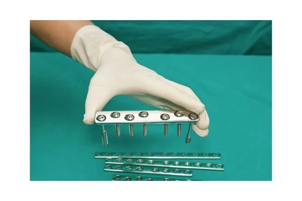 tracking orthopedic implants in surgery